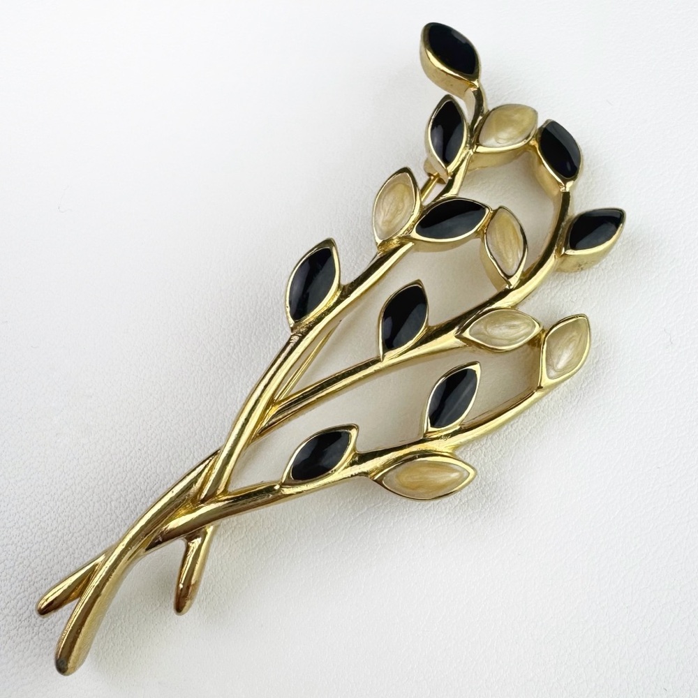 1950s - 1960s Vintage Trifari Brooch Minimal Leaf Enamel Neutral Minimal Chic